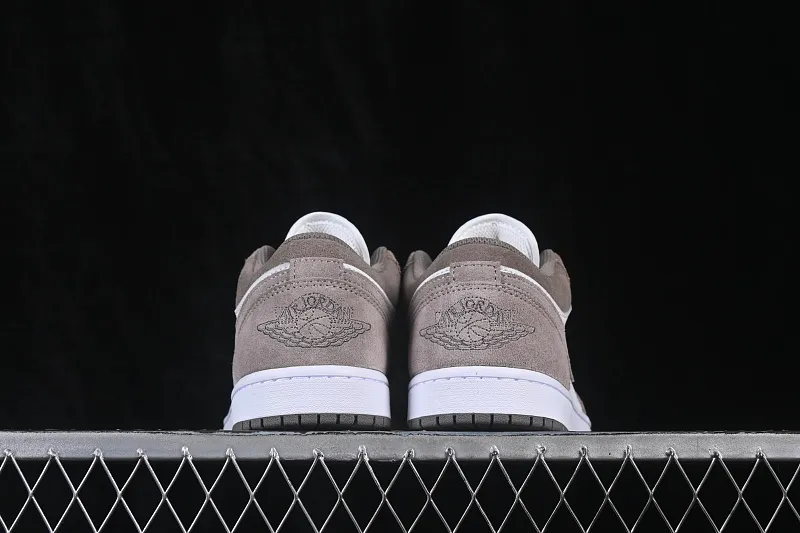 All categories Air Jordan Jordan series basketball shoes Air Jordan 1 Low G version pure original Air Jordan 1 Low AJ1 Joe 1 white gray low-top retro culture basketball shoes 553558-046